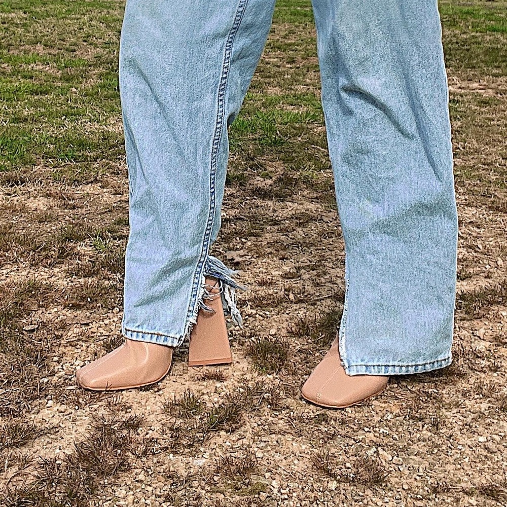 Block Heel Boot x Cream - Picture 2 of 4